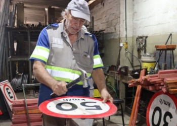 Campinas tem média de 200 placas de trânsito danificadas por mês