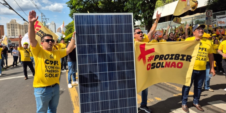 Protesto em Campinas cobra fim de veto a conexões da energia limpa: CPFL promete “avaliar”