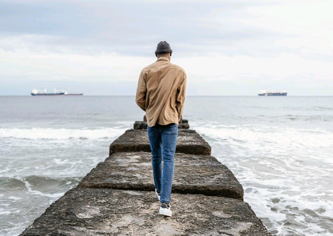 A pedra, o diagnóstico e o mar – por Thiago Pontes
