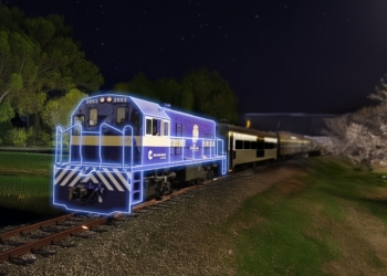 Trem da República lança Expresso de Natal com passeio noturno e jantar especial