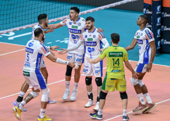 Vôlei Renata faz grande jogo contra o Suzano e segue entre os líderes da Superliga