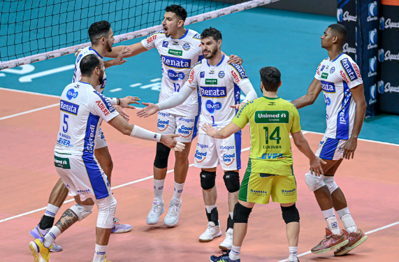 Vôlei Renata faz grande jogo contra o Suzano e segue entre os líderes da Superliga