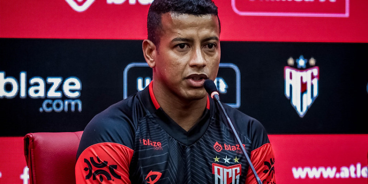 Maguinho é a quarta contratação da Ponte Preta para 2025