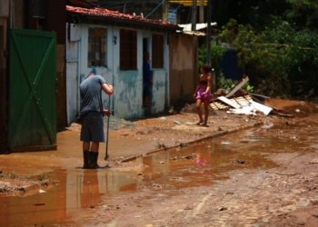 Moradores do Beco Mokarzel, em Sousas, tentam retomar rotina; Veja estragos
