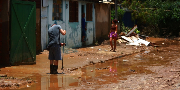 Moradores do Beco Mokarzel, em Sousas, tentam retomar rotina; Veja estragos
