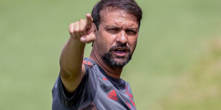 Campeão de aspirantes pelo Bragantino é o novo técnico do Guarani