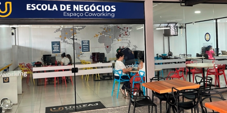 UniFAJ realiza feirão com cerca de 5 mil vagas de emprego