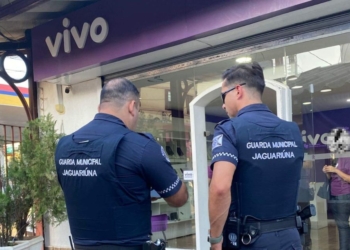 Três assaltantes levam estoque de celulares de loja em Jaguariúna em ação ousada