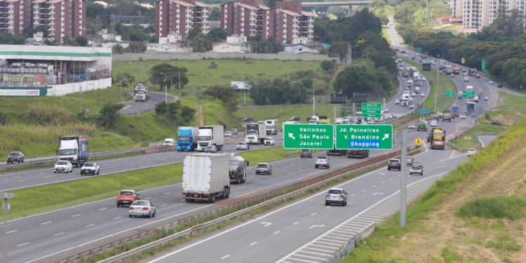 Movimento nas rodovias da região está acima do esperado para o feriado