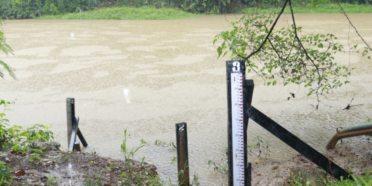 Alerta de risco: veja como se proteger das chuvas e dos raios neste Verão