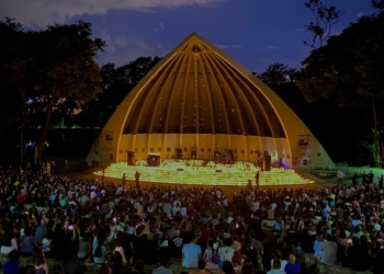 Espetáculo de Natal à luz de velas atrai 3 mil pessoas à Concha Acústica do Taquaral