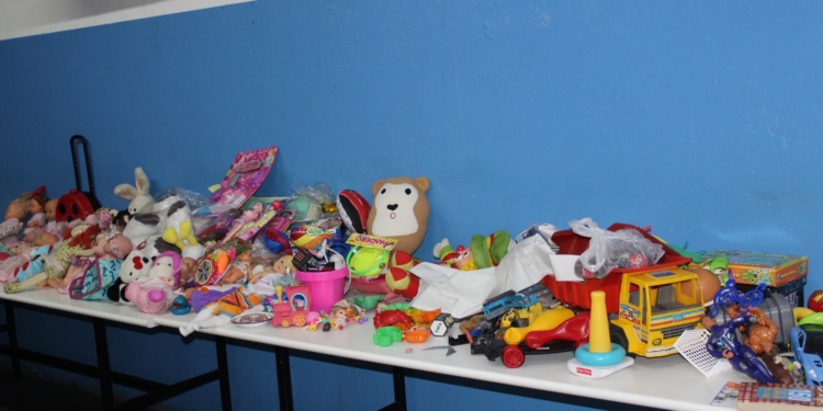 Transurc e SetCamp entregam brinquedos e alimentos para entidades assistenciais