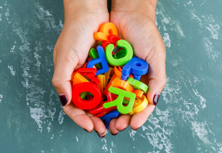 Artigo – Alfabetização: Como torná-la divertida? – por Luciana Brites