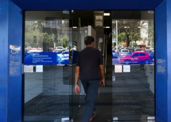 Agências bancárias voltam a funcionar nesta quinta-feira para atendimento presencial