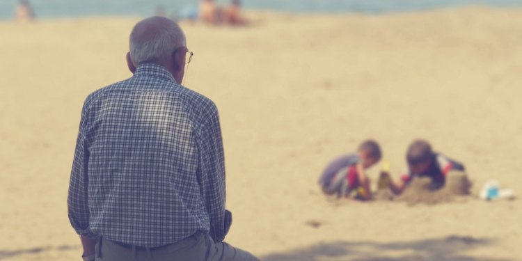 Sociedade Brasileira reforça cuidados que idosos devem ter durante Verão