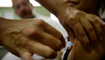 Novo plano para combater câncer de colo de útero tem foco em rastreio e vacina