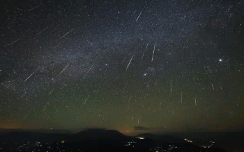 Última grande chuva de meteoros do ano ocorre na noite desta sexta
