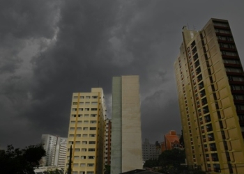 Inmet emite alerta laranja para chuvas intensas e ventos fortes