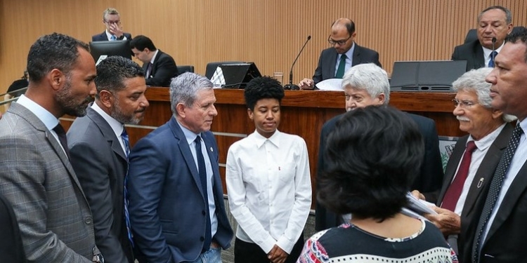 Última sessão da Câmara no ano tem expediente com 20 pautas