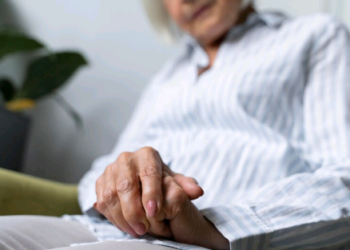 Existe prevenção para o Alzheimer? Saiba como a ciência avançou na abordagem da doença