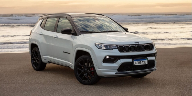 Jeep Compass lidera em vendas entre os SUVs médios