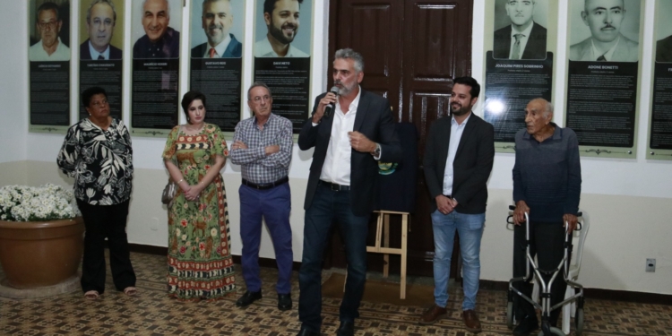 Memória: Jaguariúna inaugura Galeria de Prefeitos no Centro Cultural
