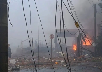 Avião com 10 passageiros cai em Gramado; prédio, residência, loja e pousada são atingidos