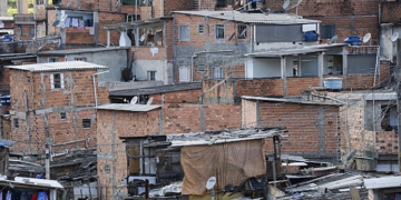 A pobreza diminui, mas continua, pois farinha pouco, meu pirão primeiro – por Gustavo Gumiero