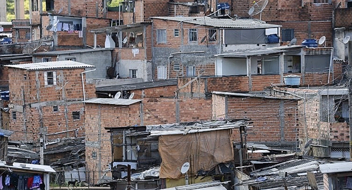 A pobreza diminui, mas continua, pois farinha pouco, meu pirão primeiro – por Gustavo Gumiero