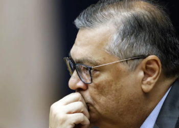 Dino dá prazo até as 20h para Câmara esclarecer pagamento de emendas