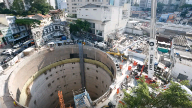 Desabamento abre cratera na Linha Laranja do Metrô de São Paulo