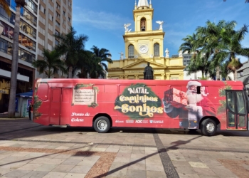 Ônibus decorado recolhe brinquedos e alimentos até sábado no Centro de Campinas