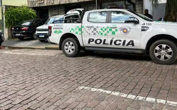 Polícia Ambiental apreende 13 animais exóticos em pet shop no Cambuí