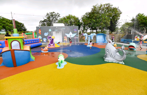 Parque Molhado: diversão gratuita para crianças no distrito do Campo Grande