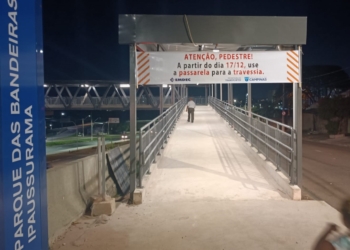 Passarela em frente ao Shopping Parque das Bandeiras é liberada