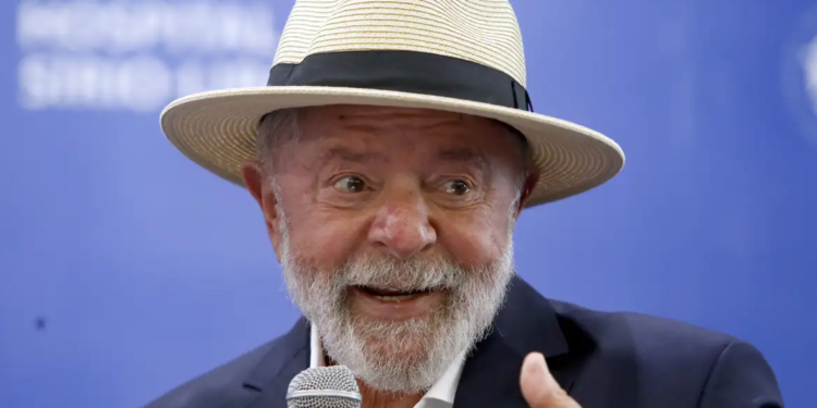 Após alta hospitalar, Lula diz que está tranquilo e vai se cuidar