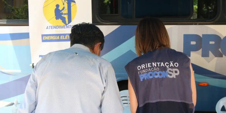 Após compras de Natal, Procon-SP orienta consumidores sobre troca de presentes