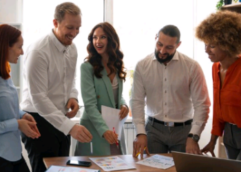 Carisma: a essência da liderança genuína – por Cecília Lima