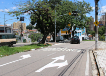 Cruzamento na região do Jardim Proença recebe novos semáforos nesta sexta