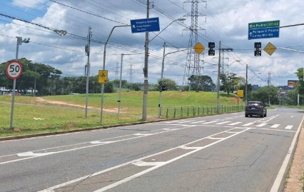 Semáforos para travessia de pedestres na Avenida Iguatemi começam a funcionar nesta terça