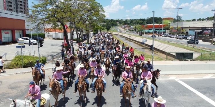 Desfile de Muladeiros, Cavaleiros e Charreteiros abre Festa do Figo em Valinhos