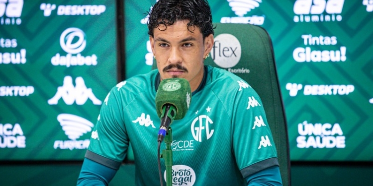 A caminho do futebol japonês, Matheus Bueno se despede do Guarani em vídeo emocionante