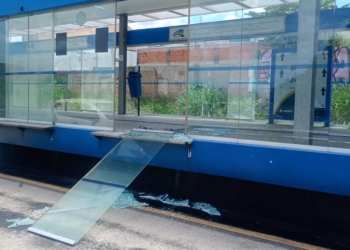 Estação BRT no Campo Grande tem portas de vidro vandalizadas