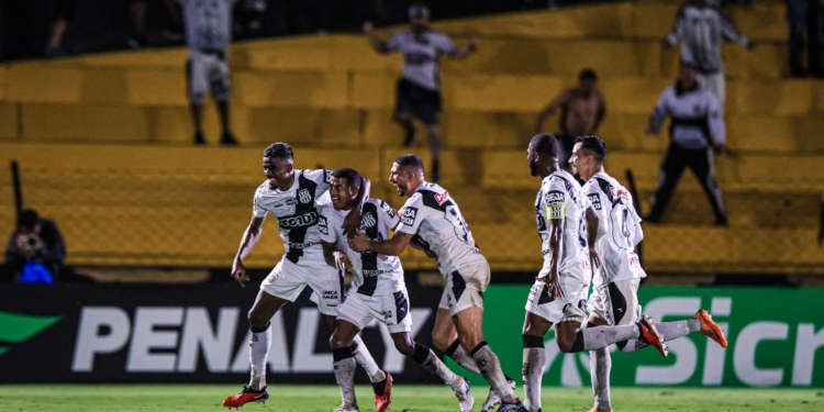 Maguinho marca o gol da vitória da Ponte na estreia no Paulistão