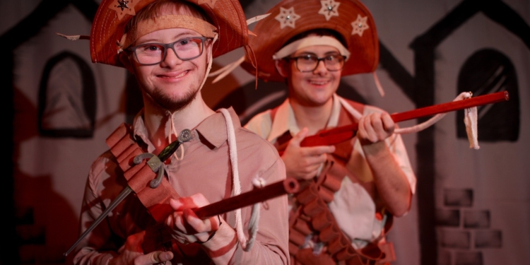 Companhia de teatro inclusiva leva O Auto da Compadecida ao Castro Mendes