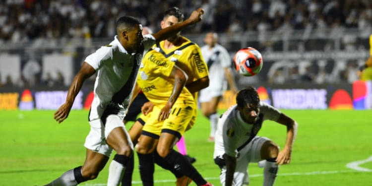 Ponte Preta sai na frente, mas cede empate ao Santos no Majestoso