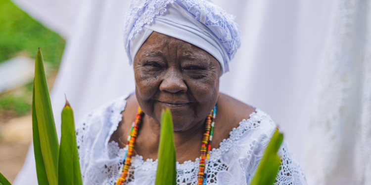 Exposição Quintal da Vó traz memórias, mulheres e resistência