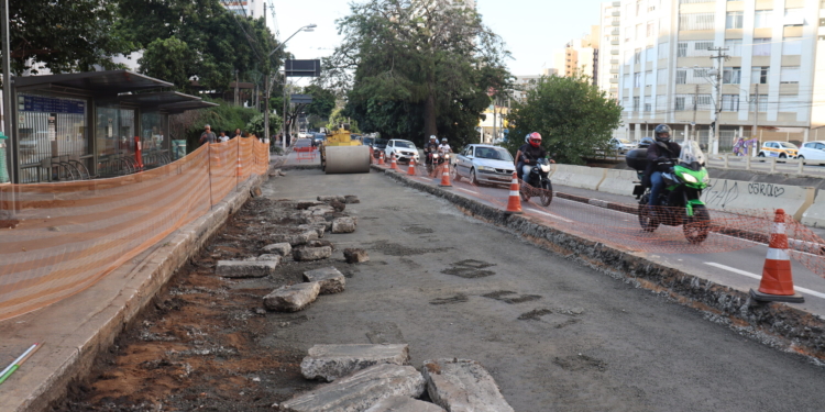 Obras de concretagem interditam trecho da Senador Saraiva a partir desta terça