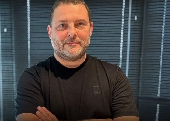 Helicóptero a caminho de Americana cai na Grande SP e mata casal; filha é resgatada com vida