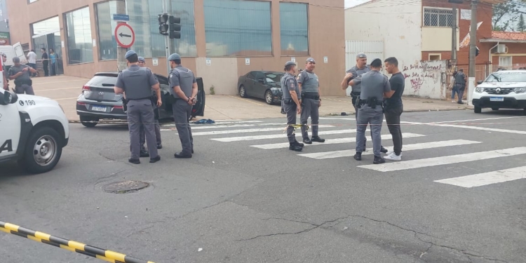 Tarde de tiros, tensão e bandidos baleados na Andrade Neves; veja fotos e vídeo
